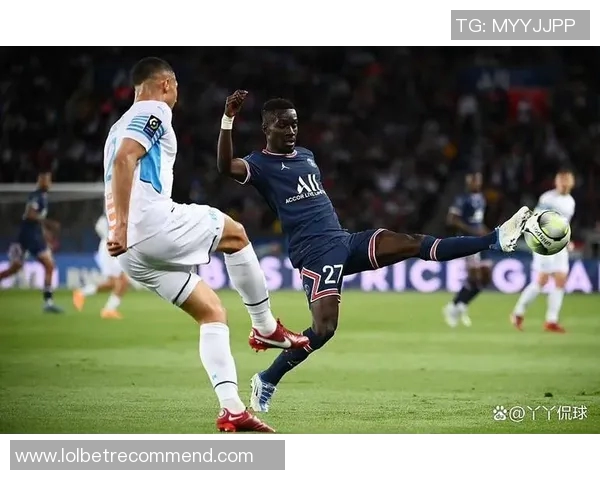 英超激战巴黎圣日耳曼绝杀热刺全场沸腾战术解析与精彩瞬间回顾