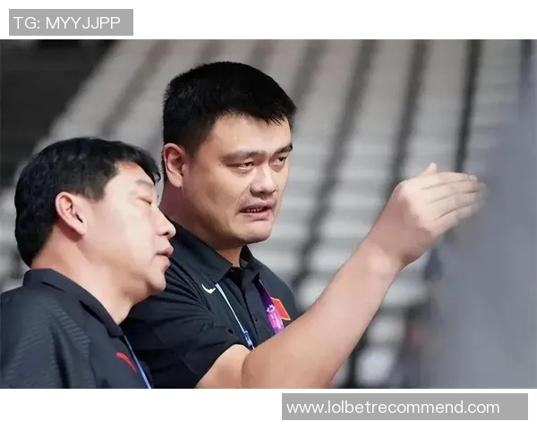 姚明发球战术解析：如何运用身高优势提升球队进攻效率