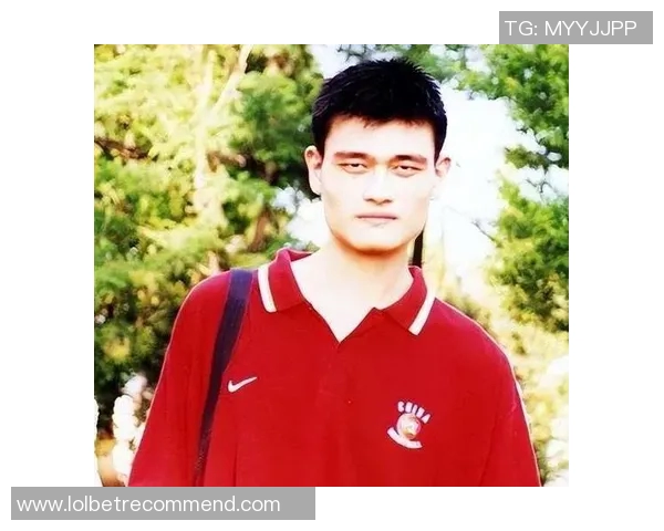 姚明在赛场上泪洒篮球场，感动无数球迷的背后故事与坚持