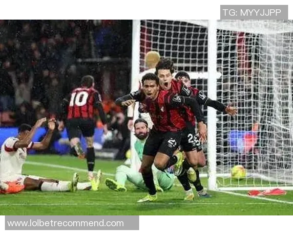 英超激战：多特蒙德与利物浦零平局红牌事件引发全场热议与争议