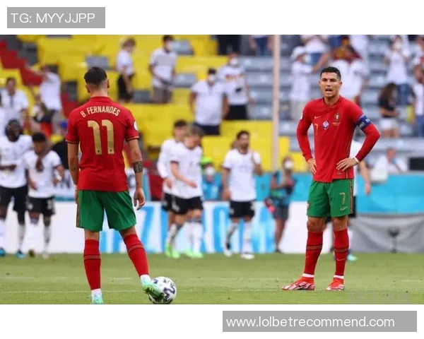 欧联杯激战:多特蒙德狂胜里昂六球大捷引发全场狂欢 欧联杯激战:多特蒙德狂胜里昂六球大捷引发全场狂欢