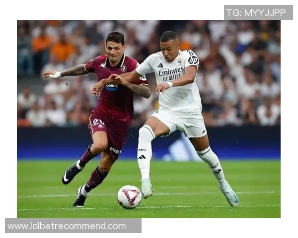 西甲激战：皇马与那不勒斯战平补时进球点燃全场激情