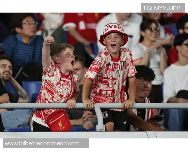 利物浦友谊赛大胜里昂6-2神奇扑救瞬间引发全场欢呼